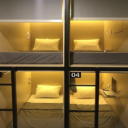 Innbox Capsule Hotel Jembel Exterior foto