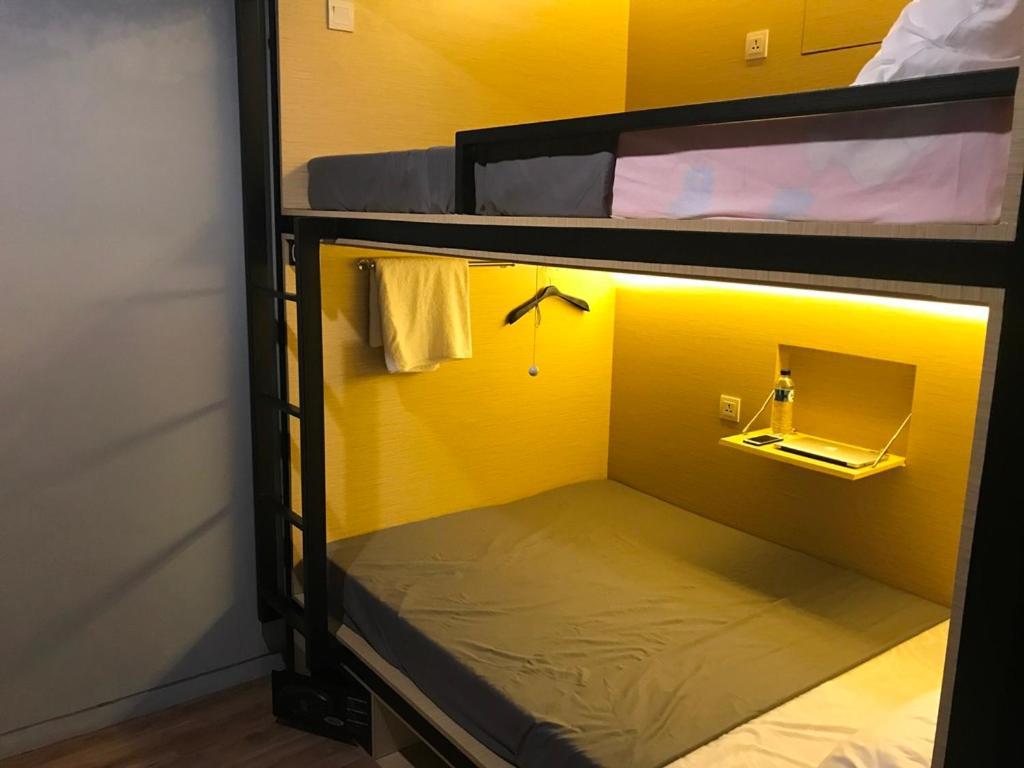 Innbox Capsule Hotel Jembel Exterior foto