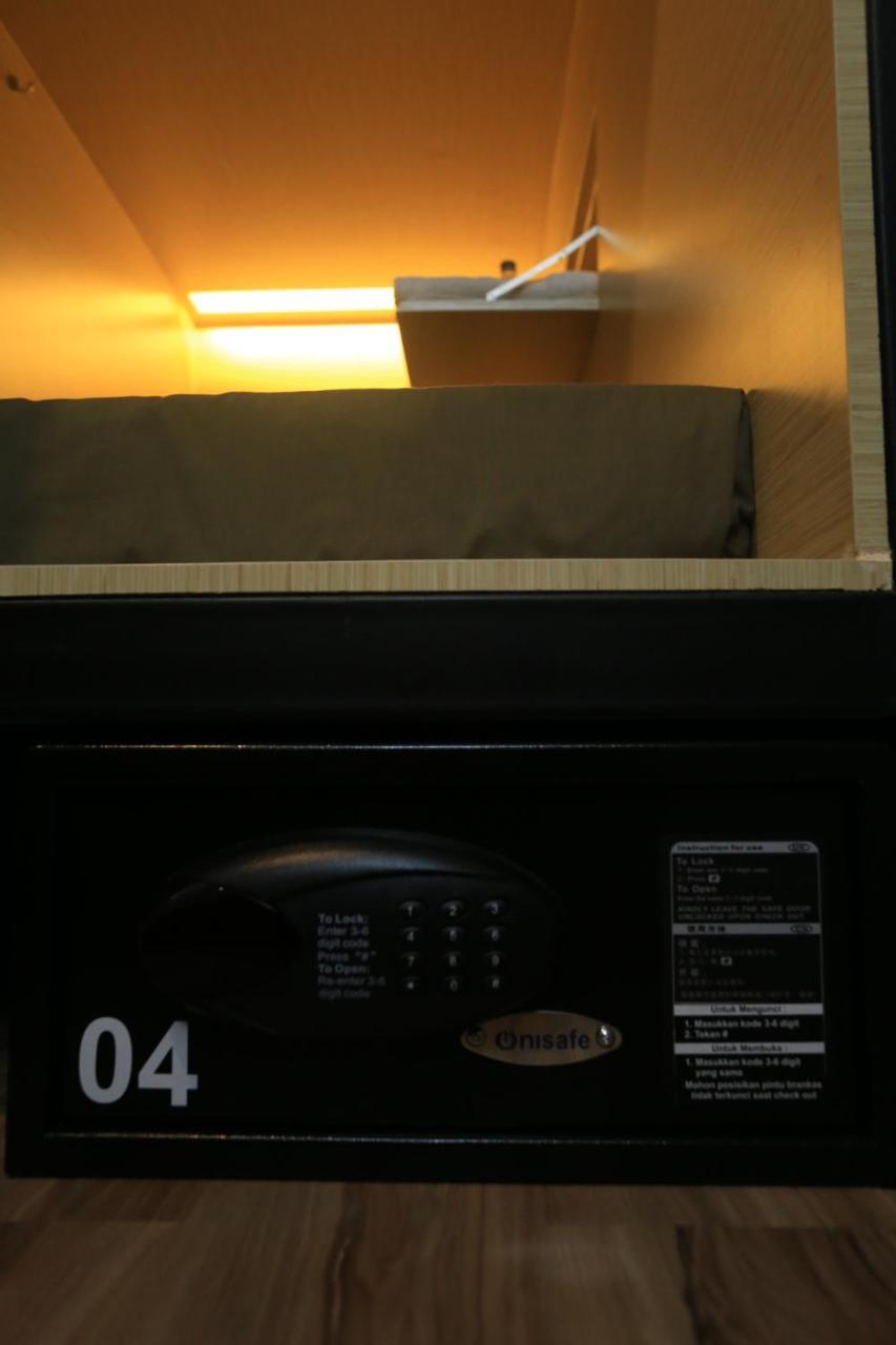 Innbox Capsule Hotel Jembel Exterior foto