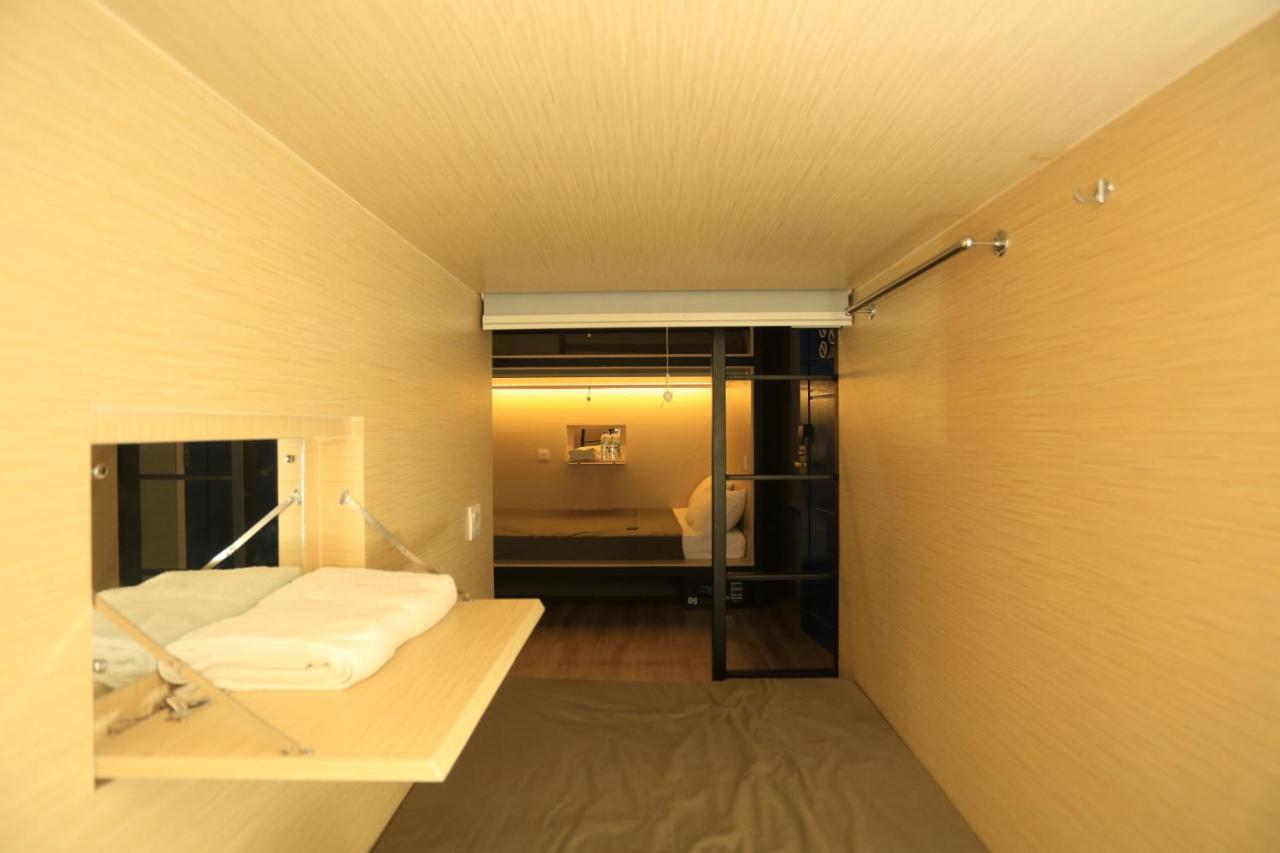 Innbox Capsule Hotel Jembel Exterior foto